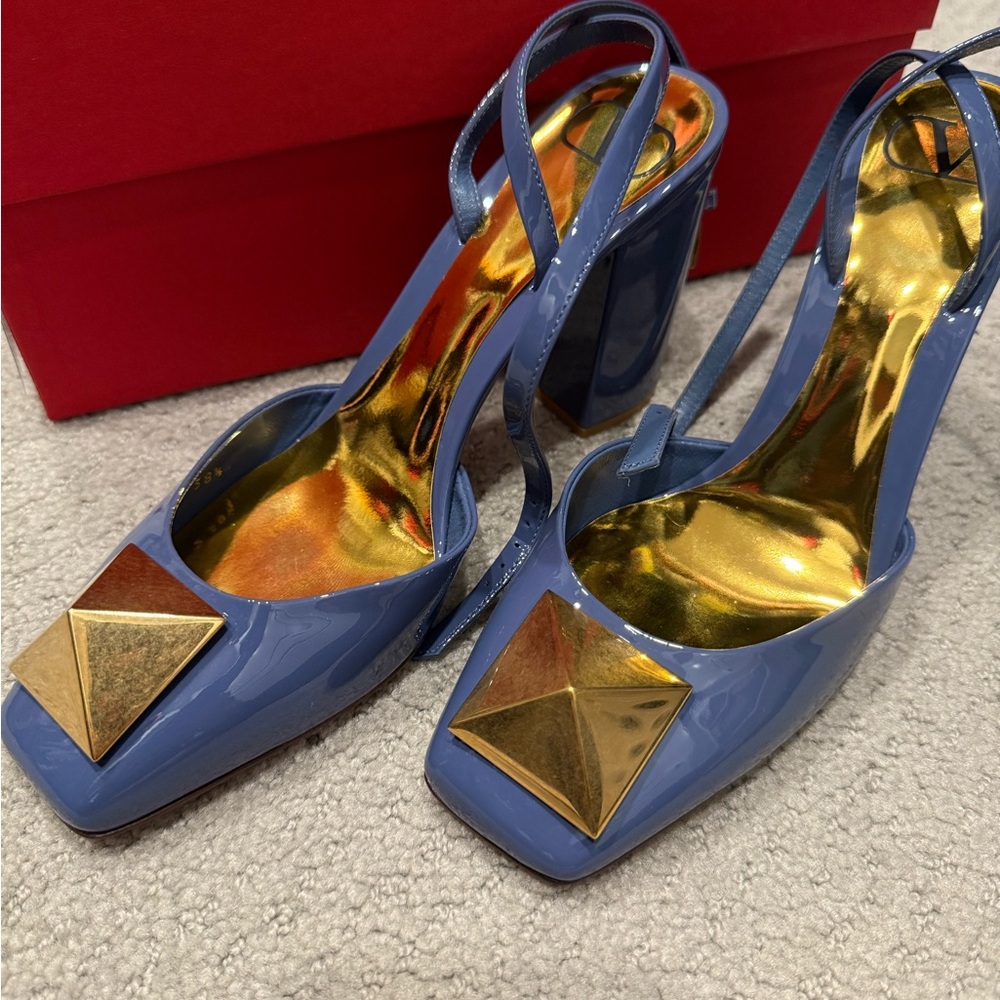 New Valentino One Stud 90 Patent Pump
